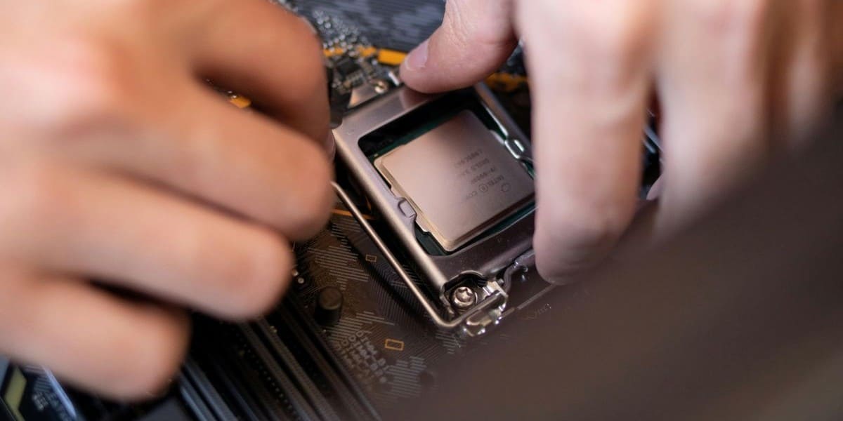 Computer and Laptop Repairs Service in Braddon