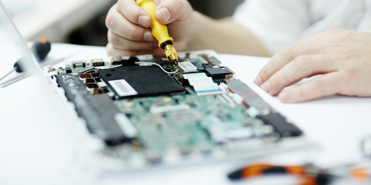 Local Geeks technician providing on-site laptop repair service in Canberra