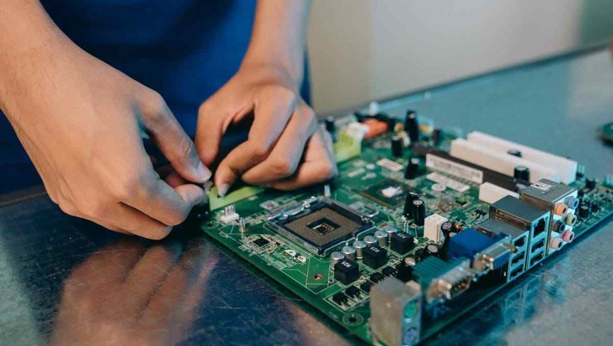 On-site computer repairs in Murrumbateman by Local Geeks technician